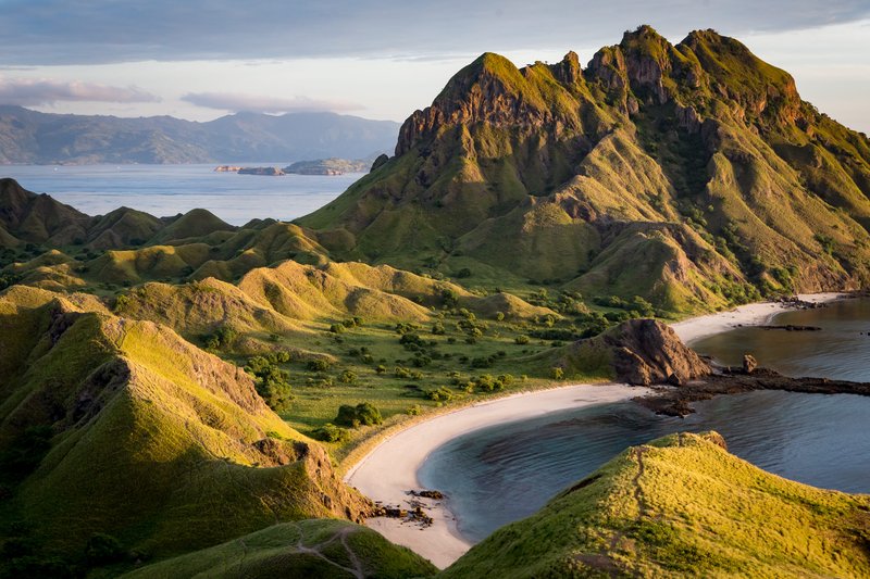 Vue panoramique du sommet de l'île de Padar dans les îles de Komodo, Flores, Indonésie.